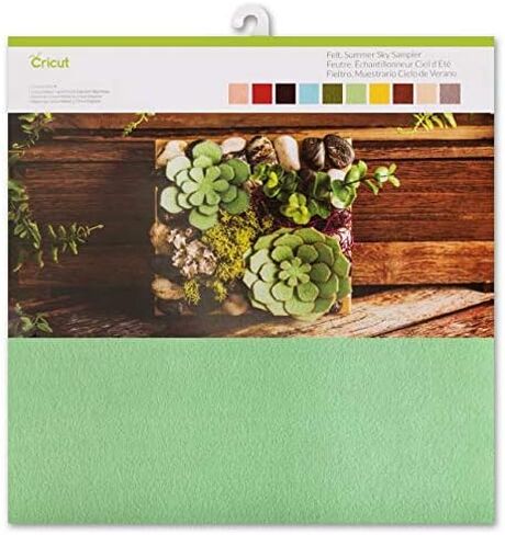 حزمة عينات من اللباد الناعم من Cricut، ألوان متنوعة - مربعات من القماش غير المنسوج مقاس 12 × 12 بوصة من أجل لوحات الإعلانات المدرسية المرقعة المصنوعة من الحديد DIY وخياطة مشاريع الأطفال وزخارف عيد الميلاد in Saudi Arabia