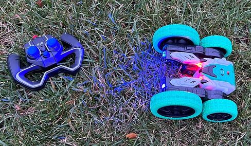 Dynamic 2.4GHz Stunt Car with Remote Control, Double-Sided 360-Degree Rotation, All-Wheel Drive Stunt Vehicle, with LED Lights, for Kids (Green) in Saudi Arabia
