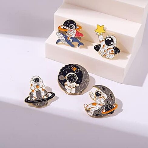 Liasun مضحك المينا دبابيس دبوس مجموعة-رائد الفضاء والحوت الكرتون بروش دبابيس للملابس أكياس حقيبة الظهر للنساء in Kuwait