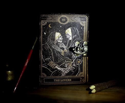 C CUERO كتاب التعويذات مجلة جلدية Deckle Edge Paper Grimoire مطبوعة مجلة The Lovers Tarot Notebook دوامة القوطية دفتر الجمجمة عاشق المجلات الجلدية العتيقة للرجال والنساء in Kuwait