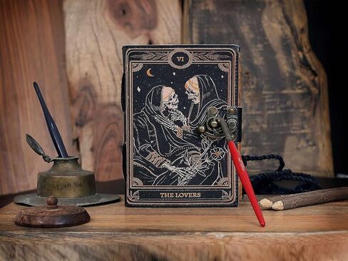 C CUERO كتاب التعويذات مجلة جلدية Deckle Edge Paper Grimoire مطبوعة مجلة The Lovers Tarot Notebook دوامة القوطية دفتر الجمجمة عاشق المجلات الجلدية العتيقة للرجال والنساء in Kuwait