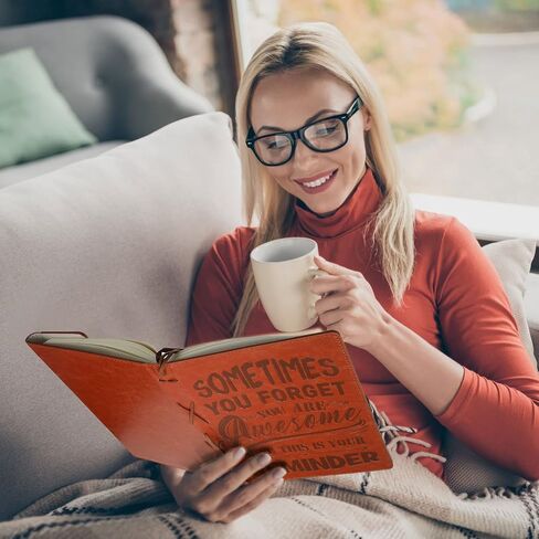 مجلات ملهمة - هدايا تشجيعية تحفيزية جلدية - كتابة مذكرات شخصية للسفر مقاس 6 × 8.5 دفتر ملاحظات للتخرج وعيد الميلاد للنساء والرجال (أحيانًا تنسى أنك رائع) in Saudi Arabia