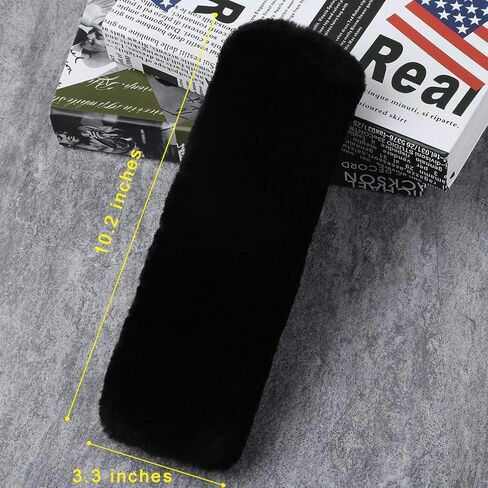 غطاء حزام الأمان التلقائي من جلد الغنم الأسترالي الناعم، وسادة كتف حزام الأمان من الصوف الأصلي الدافئ لقيادة أكثر راحة، متوافق مع جميع السيارات للنساء والرجال البالغين والأطفال in Kuwait