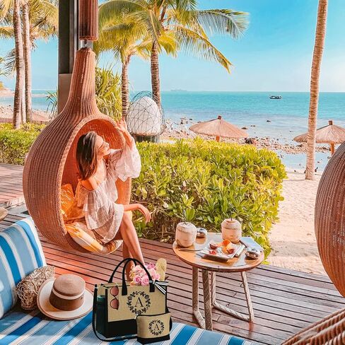 YOOLIFE Christmas Gifts for Women - Initial Jute Tote Bag & Makeup Bag, Birthday Gifts for Women Her Mom Teacher Friend in Saudi Arabia