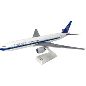 Flight Miniatures China Southern 777-200 1:200 Scale - Plastic Snap-Fit Model Airplane - Collectible Replica of China Southern Airlines Aircraft - Part# ABO-77720H-009