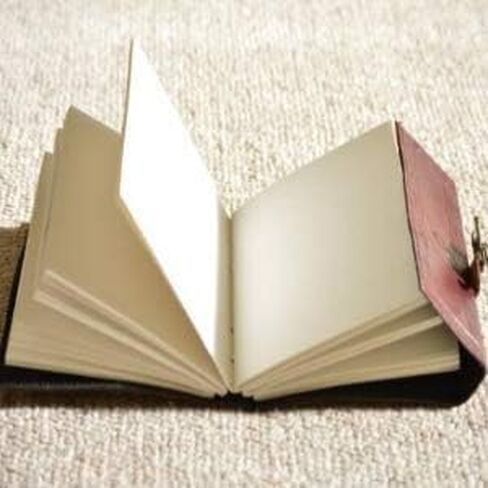 مجلة جلدية عتيقة، لوحة كتابة جلدية، دفتر ملاحظات ورقي فارغ غير مبطن منقوش بالحجر الأزرق للسفر والمكتب والأفكار والرسم مع مشبك، هدية عتيقة للرجال والنساء بني 7 × 5 بوصات in Kuwait