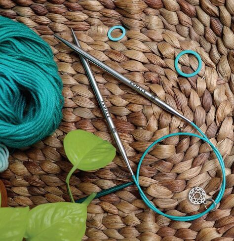 إبر الحياكة الدائرية من Knitter's Pride مقاس 32 بوصة (80 سم) US 1.5 (2.50 مم) من الفولاذ المقاوم للصدأ، مدببة للغاية، لمسة نهائية ناعمة، جميع مستويات المهارة، مع 10 علامات غرز ملونة in Saudi Arabia