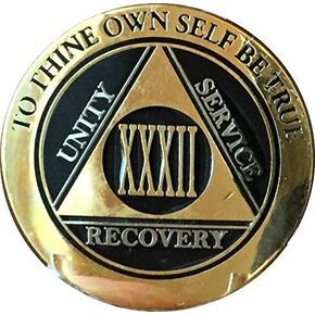 RecoveryChip 32 عامًا AA Medallion رقاقة أنيقة مطلية بالذهب الأسود والفضة
