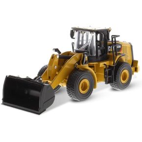 Diecast Masters 1:64 Caterpillar 950M Wheel Loader with Bucket and Forks, Play & Collect Series Cat Trucks & Construction Equipment | 1:64 Scale Model Diecast Collectible | Diecast Masters Model 85635