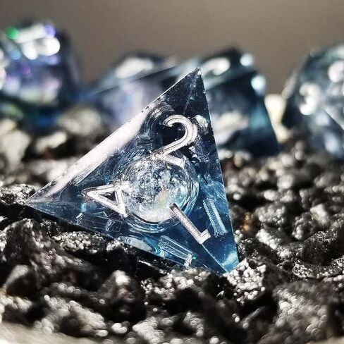 مجموعة نرد DND متعددة السطوح من الراتينج ذو الحافة الحادة من 7 قطع من Sage's Portal Souls Liquid Core للأبراج المحصنة والتنينات، نرد آر بي جي منضدية TTRPG (أرواح الشتاء) in Saudi Arabia