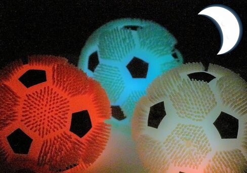 كرات ضغط كرة القدم المضيئة من JA-RU (كرتين متنوعتين) كرات حسية إسفنجية ذات طابع رياضي للأطفال. حقيبة هدايا عيد الميلاد لمستلزمات حفلات الكريسماس من Party Favor Fidget Pack. 6708-2س in Kuwait