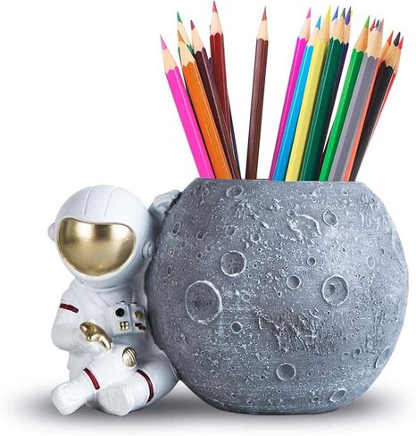 Astronaut Pen Holder Stand for Desk Pencil Holder, Spaceman Resin Desk Organizer Decorative Accessories Ideal Gift for Office Decor (White) in Saudi Arabia