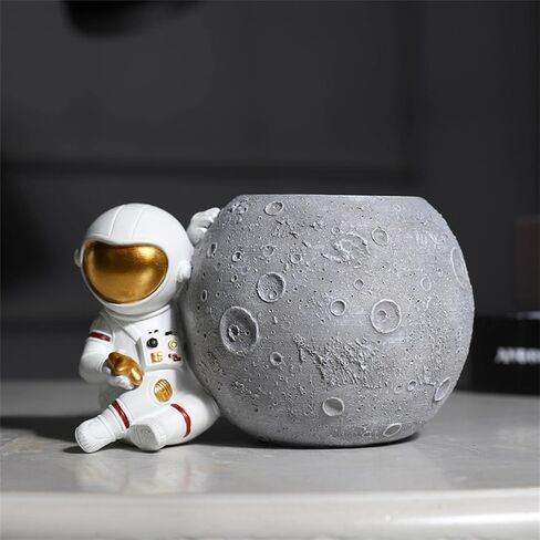 Astronaut Pen Holder Stand for Desk Pencil Holder, Spaceman Resin Desk Organizer Decorative Accessories Ideal Gift for Office Decor (White) in Saudi Arabia