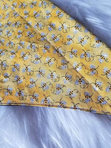 منديل سباركلي بامبل بي للكلاب فوق الياقة ينزلق على طوقها الحالي بمقاس كبير in Kuwait