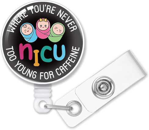 قابلة للسحب حيث لا تكون صغيرًا جدًا على بكرة شارة الكافيين مع مشبك التمساح، هدية حامل شارة الأطفال المضحكة للأطباء والممرضات RN EN L&D OB Labor Delivery NICU Nurse in Kuwait