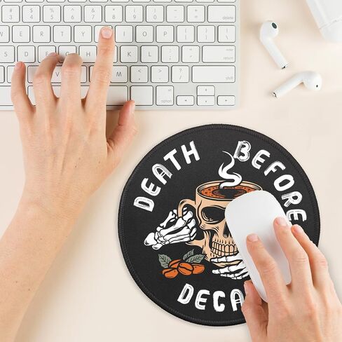 YAZMEEN Death Before Decaf Mousepad، لوحة ماوس مضحكة على شكل جمجمة مع قاعدة مطاطية غير قابلة للانزلاق بحافة مخيطة، حصيرة ماوس دائرية بهيكل عظمي لمستلزمات ألعاب الكمبيوتر المحمول، ملحقات مكتب المنزل لمحبي القهوة in Saudi Arabia