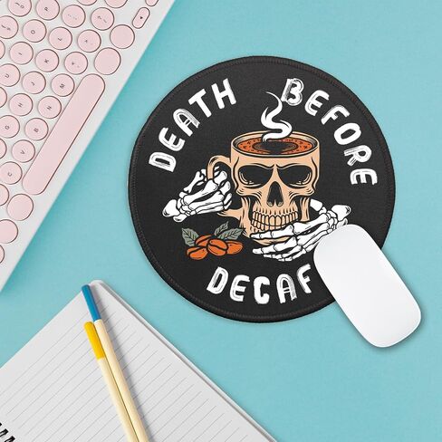 YAZMEEN Death Before Decaf Mousepad، لوحة ماوس مضحكة على شكل جمجمة مع قاعدة مطاطية غير قابلة للانزلاق بحافة مخيطة، حصيرة ماوس دائرية بهيكل عظمي لمستلزمات ألعاب الكمبيوتر المحمول، ملحقات مكتب المنزل لمحبي القهوة in Saudi Arabia