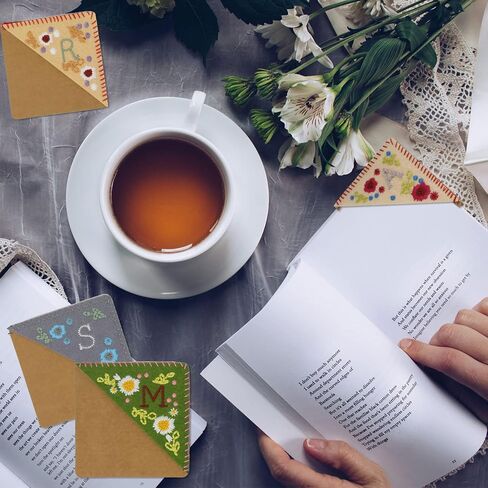 4 قطع إشارة مرجعية زاوية مطرزة يدويًا، إشارة مرجعية لأحرف زهرة لطيفة مخيطة يدويًا، إشارة مرجعية مصنوعة يدويًا على شكل مثلث، إشارات مرجعية مطرزة بأحرف الزاوية لمحبي الكتب in Kuwait