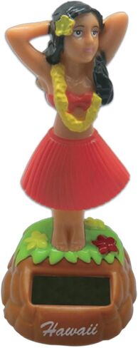 دمية هولا على لوحة القيادة تتظاهر بالطاقة الشمسية in Kuwait