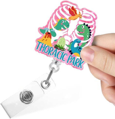 بكرة شارة مرحة قابلة للسحب مع مشبك من Thoracic Park، هدية حامل شارة لامعة لجهاز RRT للأشعة التنفسية ومسعف العظام، هدية لجراحة الصدر لطلاب الطبيب أو الممرضات in Saudi Arabia