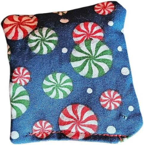 Handmade Christmas Catnip Toys - 100% Cotton Fabric, Organic Catnip, Bell & Polyfill - Holiday Pet Gift for Cats (Square, Christmas Paws) in Kuwait