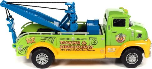 جراج رات فينك بمقياس 1:48 من أوتو وورلد مع مجموعة شاحنة سحب بمقياس 1:32 in Kuwait