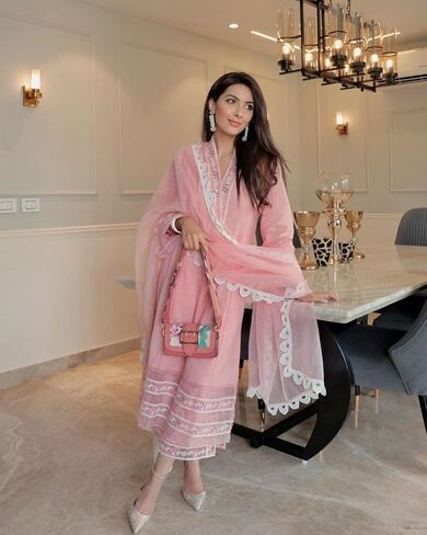 مجموعة كورتا بالازو للنساء بأكمام طويلة ملابس عرقية هندية ورقبة على شكل حرف V مطبوعة كورتي هندية للفتيات باللون الوردي in Kuwait