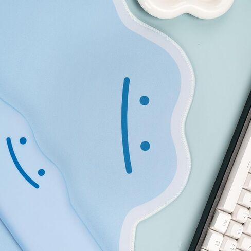 لوحة ماوس Ditto Trio - بساط كمبيوتر محمول للوحة المفاتيح Kawaii للألعاب، بساط مكتب بقاعدة مطاطية كبيرة غير قابلة للانزلاق لحماية لوحة المفاتيح والماوس (لامع Ditto Trio) in Kuwait