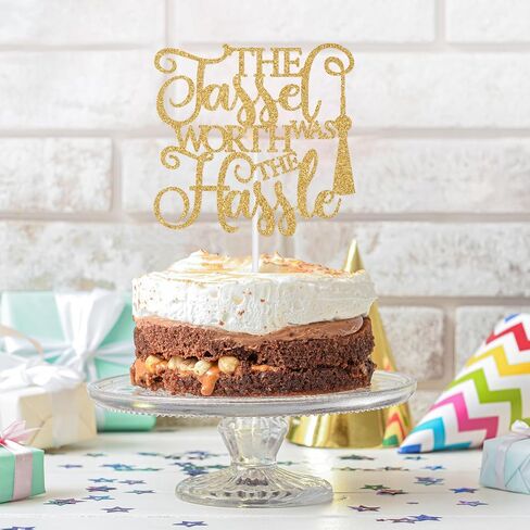 كانت الشرابة تستحق أعلى الكعكة، تهانينا يا غراد، لزينة حفلات التخرج لعام 2025، بريق ذهبي in Kuwait