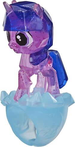 هدايا حفلات ماي ليتل بوني للأطفال - حزمة من 6 حقائب مخفية ذات حلقات كاشفة الألوان بالإضافة إلى المزيد من مستلزمات الحفلات للفتيات in Kuwait