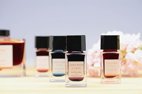 الطيار Iroshizuku قلم حبر صغير معبأ في زجاجات حبر fuyu-syogun 15 مللي زجاجة INK-15-FS استيراد اليابان مع ملصق كانجي الحب in Kuwait