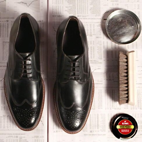 مجموعة تلميع الأحذية كيوي، باللون الأسود - تمنح الأحذية لمعانًا وحماية يدوم طويلاً (2 علبة، 1 فرشاة، 1 دابر، 1 قطعة قماش) in Kuwait