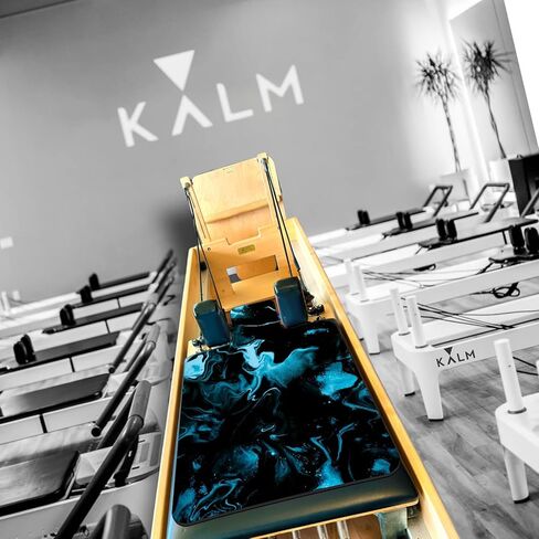 منشفة من Kalm Pilates Reformer بغطاء غير قابل للانزلاق مع حقيبة شبكية سهلة الغسل والحمل in Kuwait
