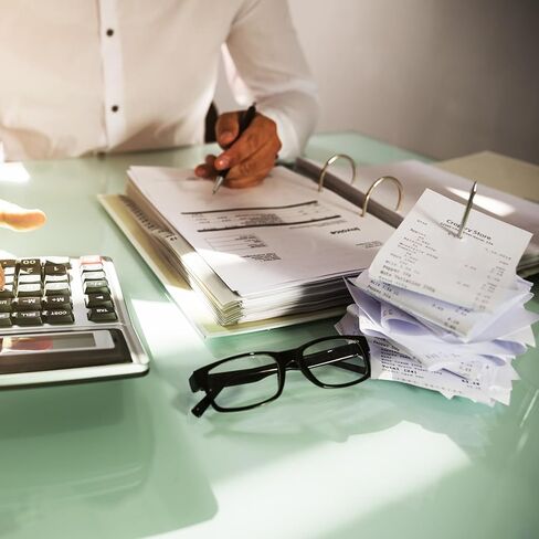 مجموعة حامل التذاكر 4 قطع من Blulu تتضمن 2 رف فحص منزلق من الألومنيوم المغناطيسي الفضي و2 حامل إيصالات من الفولاذ المقاوم للصدأ ومثبت تذكرة مدببة للمطبخ والمكتب والمقاهي ومنظم ملاحظات البار in Kuwait