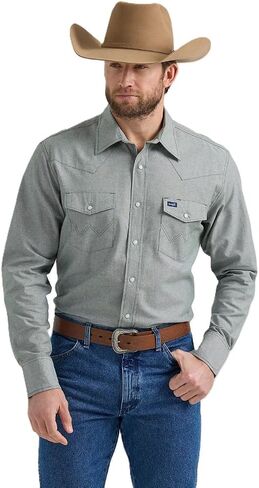 قميص عمل رجالي بأكمام طويلة باللون الأخضر من Wrangler in Saudi Arabia