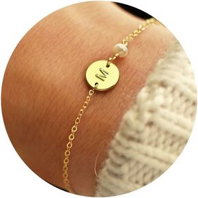 Turandoss Gold Initial Bracelets for Women - Personalized Gold Bracelets for Women Teen Girls Initial Pearl Bracelets for Girls Gifts Disc Monogram Bracelets Gold Jewelry for Women Teen Girl Gifts in Saudi Arabia
