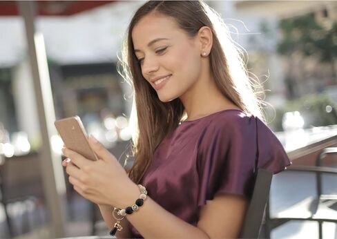 سوار سلسلة مفاتيح مبتسم بشرابة للنساء، سلسلة مفاتيح خشبية مطرزة بوجوه سعيدة، سلسلة مفاتيح معصم لمفاتيح السيارة in Kuwait