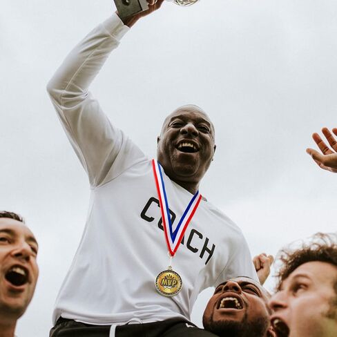 ميداليات جائزة معدنية للاعب الأكثر قيمة من XunYee، ميداليات MVP مع أشرطة للرقبة، ميدالية جائزة MVP للاعب فريق كرة القدم، البيسبول، كرة السلة، الكرة اللينة in Saudi Arabia
