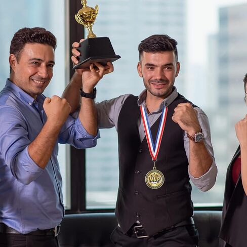 ميداليات جائزة معدنية للاعب الأكثر قيمة من XunYee، ميداليات MVP مع أشرطة للرقبة، ميدالية جائزة MVP للاعب فريق كرة القدم، البيسبول، كرة السلة، الكرة اللينة in Saudi Arabia