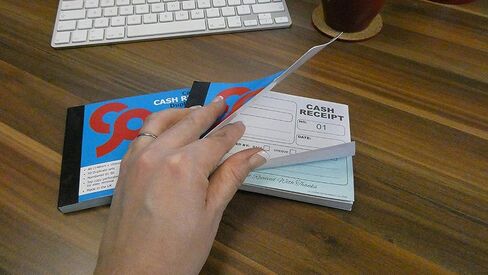 Cherry Carbonless Cash Receipt Book, 2-Part, with Loose-Leaf Writing Shield, A6 (4.1 x 5.8 Inches) 50 Sets, Unnumbered in Saudi Arabia