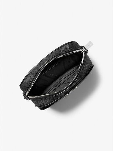 حقيبة كروس مايكل كورس جيت سيت ترافيل متوسطة الحجم بشعار مع حقيبة عملات معدنية بشعار مطابق (أسود) in Saudi Arabia