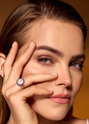 خاتم من الفضة المطلية بالذهب الأبيض عيار 18 قيراط مع 8 لؤلؤ مستنبت من المياه العذبة الرائعة محاط بالياقوت والجمشت/الزمرد/الياقوت، خاتم للنساء، هدية لمجوهراتها للنساء تأتي مع صندوق هدايا in Kuwait