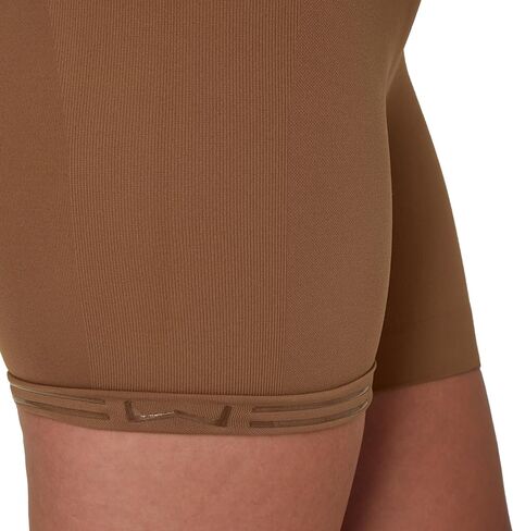 ملابس داخلية نسائية من Maidenform بدون خياطة، ناعمة وخفيفة الوزن وتحكم ثابت في الشكل in Kuwait