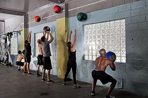 كرات طبية ناعمة من RAGE Fitness مقاس 10 بوصات، كرة حائط، تدريب كروس فيت، مصنوعة يدويًا بدرزات معززة، صُنعت في الولايات المتحدة الأمريكية in Kuwait