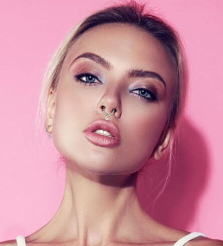 Besteel 16 قطعة من حلقات الحاجز الذهبي 16 جرام من حلقات الأنف الفولاذية الجراحية الأطواق الصغيرة تشيكوسلوفاكيا المتدلية على شكل حدوة حصان وحاجز ثقب المجوهرات اللطيفة على شكل شفاه هيليكس دايث تراغوس الغضروف أقراط للنساء والرجال 10 مم in Kuwait