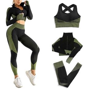 Women's Seamless Fitness Clothing, Gym Outfit and Yoga Workout Set Jacket, Sports Bra 3 Piece Set