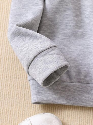 Girl's 2 Piece Sweatsuit Heart Graphic Long Sleeve Hoodie Sweatshirts and Joggers Sweatpants Set in Saudi Arabia
