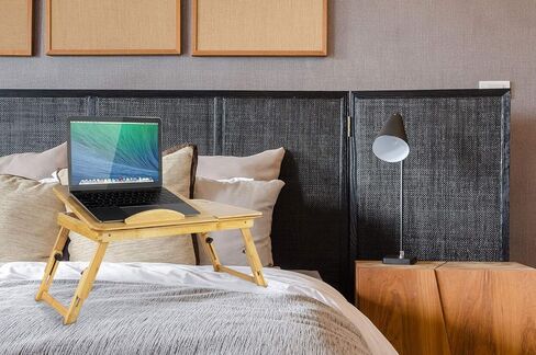 تركيبها! صينية سرير للكمبيوتر المحمول مع سطح مائل ودرج تخزين قابل للسحب | طاولة إفطار قابلة للتعديل بتصميم قابل للطي | صينية الكمبيوتر المحمول المصنوعة من الخيزران الطبيعي والصديقة للبيئة (MI-7212) in Kuwait