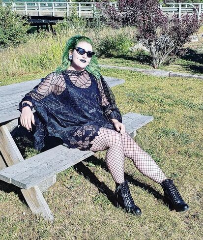 Spider Web Poncho Halloween Costumes for Women Plus Size Cozy Black Lace Bat Sexy Vampire Costume in Saudi Arabia