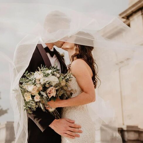 Heread Wedding Veil for Bride 2 Tiers Short Fingertip Length Bridal Tulle Hair Accessoies with Comb and Cute Edge (Ivory) in Saudi Arabia